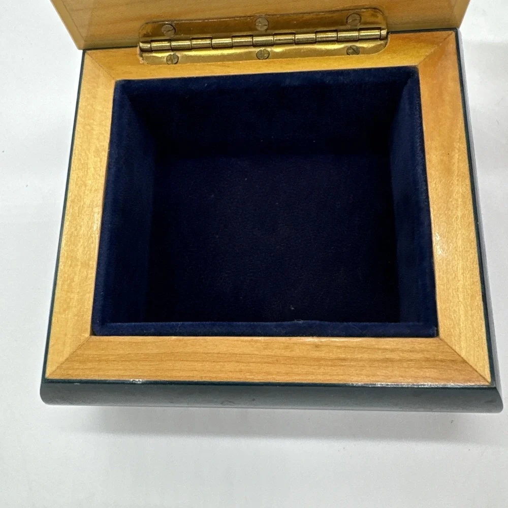 Beautiful Inlaid Wooden Small Jewelry Keep Box Sorrento Italy Velvet Inside